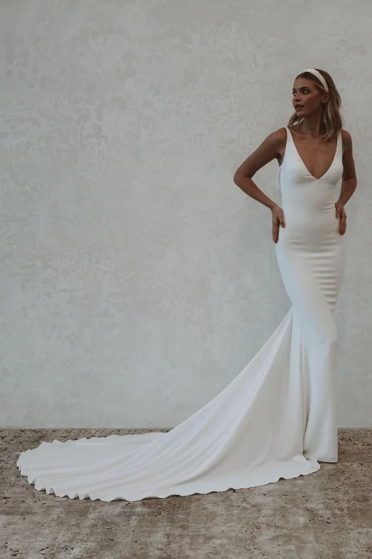 Women's Clothing And Garments Sets Mermaid Wedding Dresses Spaghetti Straps Soft Satin Boho Bridal Gowns V-Neck Button Back Wedding Party Gown