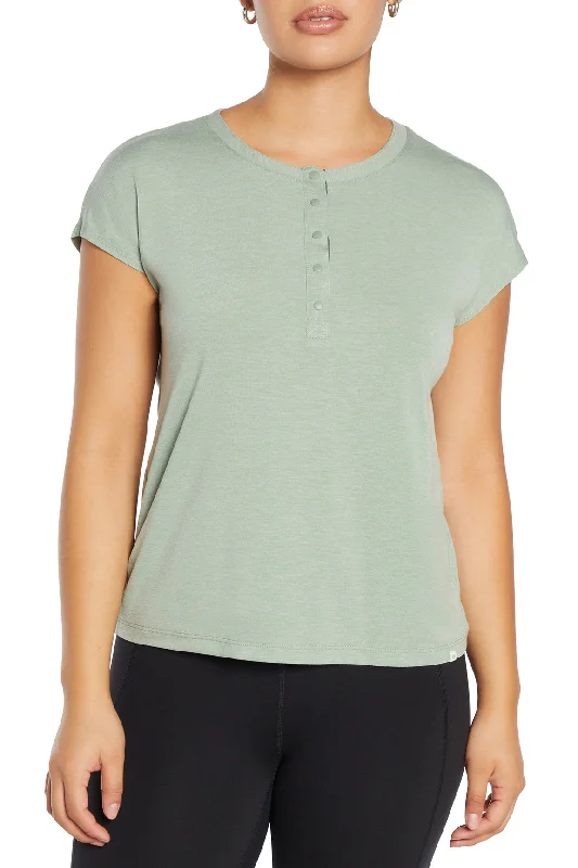 Chic Women's Outfit Kya Tee